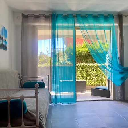 Jardin Fleuris Parking